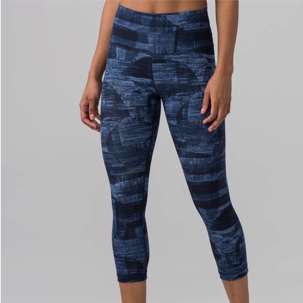 Lululemon Wunder Under Crop Luxtreme in Transition Multi Midnight Navy - size 10